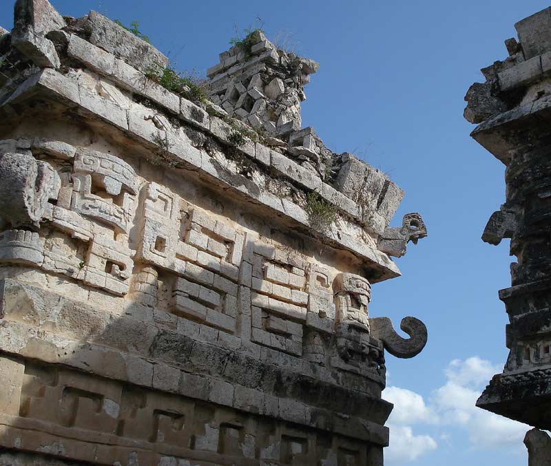 Structure restaurée du site maya de Mayapán, Yucatán central