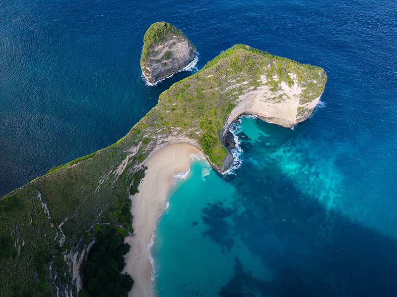 Plage sur l'île de Nusa Penida