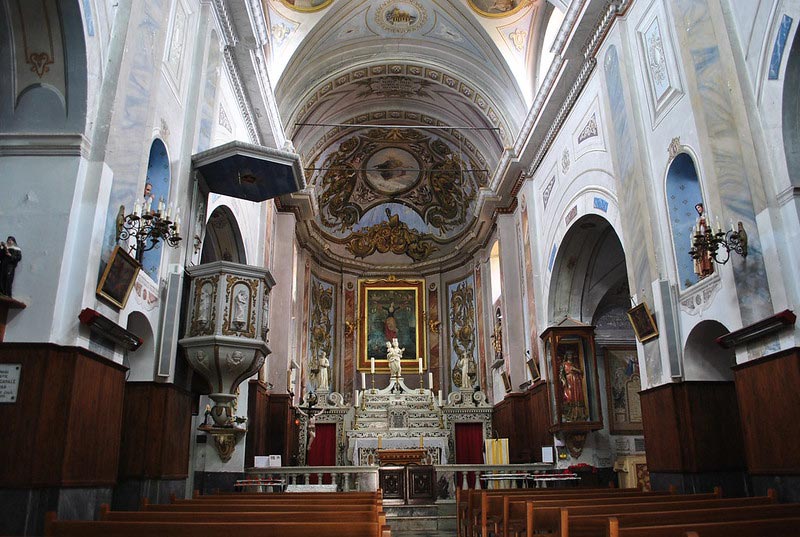 Intérieur de l'église Sainte-Julie de Nonza.