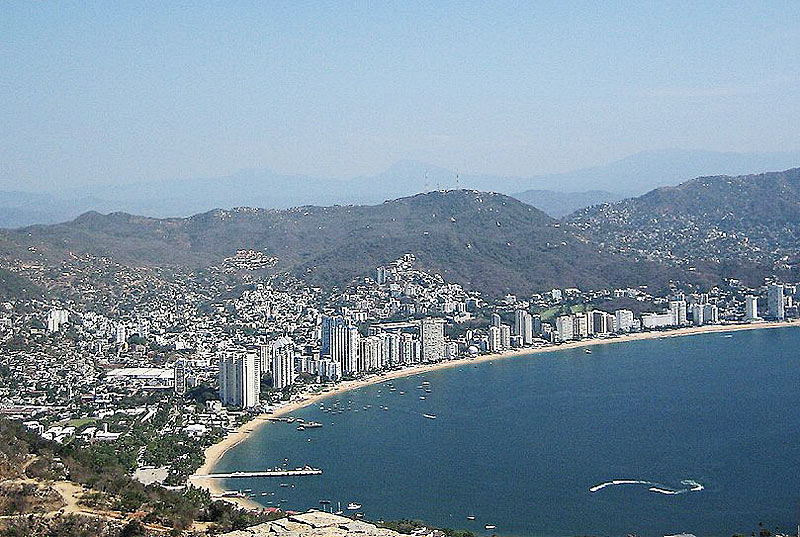 Vue aérienne d'Acapulco © Wikimedia Commons